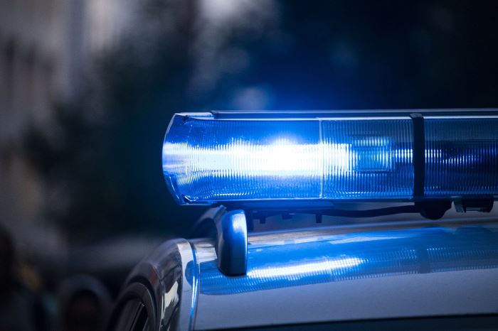 Policja Leszno: „Świeć przykładem” – policjanci rozdawali kamizelki odblaskowe ratujące życie