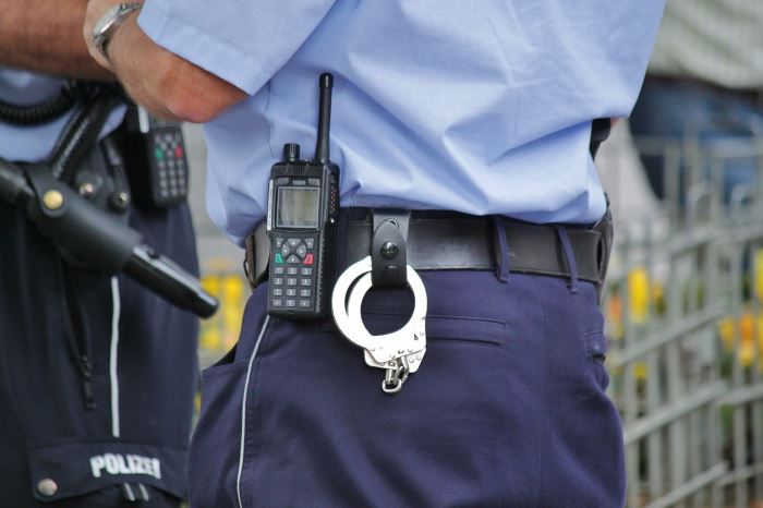 Policja Leszno: 12 punktów karnych za rozmowę przez telefon w czasie jazdy