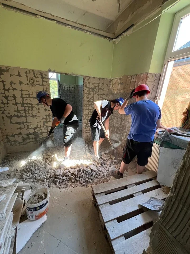 W SP7 ruszył remont toalet. Uczniowie wejdą we wrześniu do odnowionych łazienek
