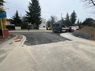 Kiepury zmienia bieg. Na Skarpie wraca dawny wjazd, a roboty idą dalej