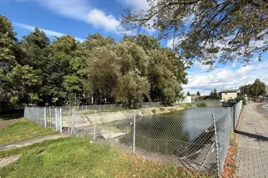 Zaniedbany zbiornik w Gronowie przejdzie metamorfozę. Powstanie park z ogrodami deszczowymi