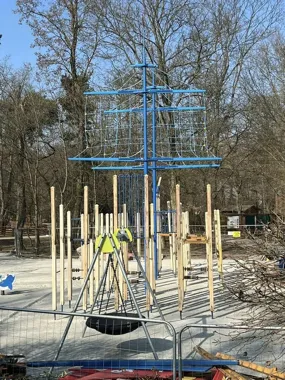 Stary statek w Parku 1000-lecia dostaje drugie życie po latach zużycia