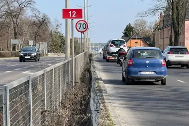 Na Alei Jana Pawła II znikną zimowe osłony, ruch zwolni tylko na chwilę
