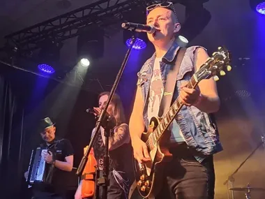 Leniwiec porwał Leszno, a koncert miał ważniejszy cel niż zabawa